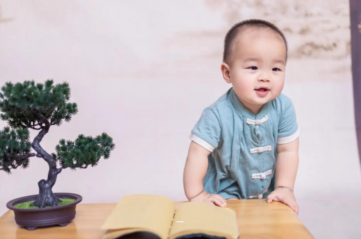深圳六个月宝宝摇头正常吗